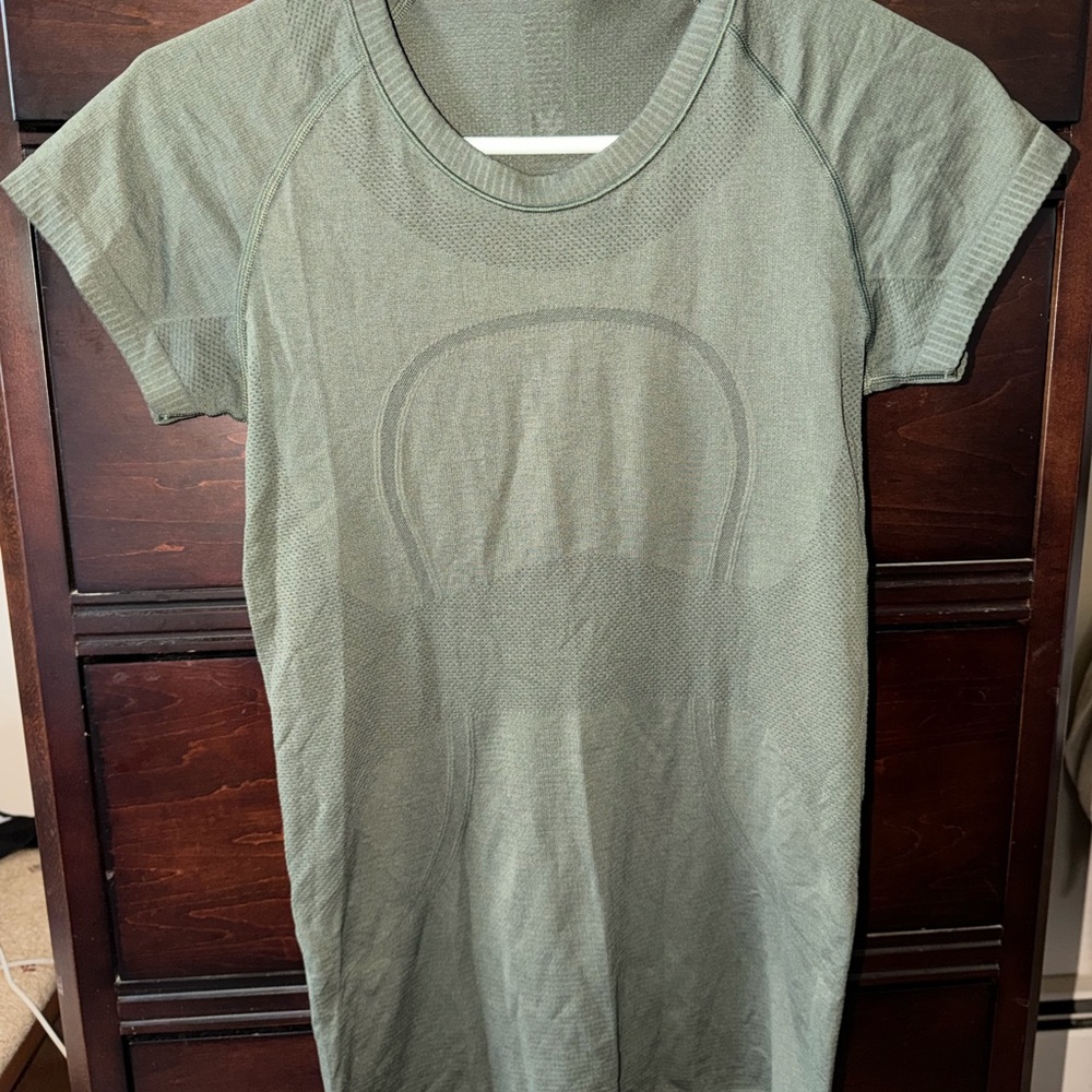 lululemon athletica Olive Green Short Sleeve Seamless Tee